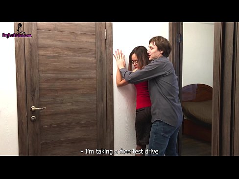 ❤️ Agente inmobiliario sexy sacude o coño e fode sensualmente mentres vende o seu apartamento - Krempai ❤ Vídeo anal en nós ️❤