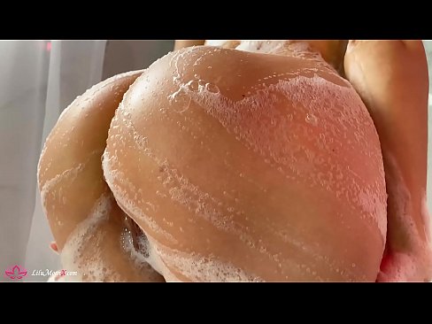 ❤️ Morena masturba o coño cun vibrador ata un orgasmo intenso na ducha ❤ Vídeo anal en nós ️❤